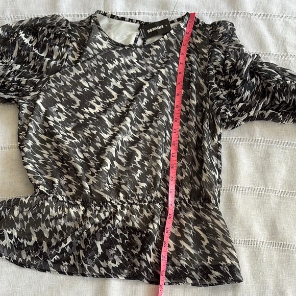 Express NWT Black and White Peplum Long Sleeved Blouse - Picture 12 of 13
